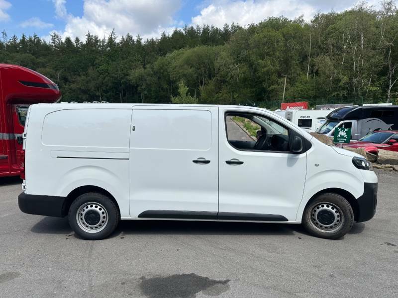 Vauxhall Vivaro 2900 1.5D 100Ps Dynamic H1 Van White #2