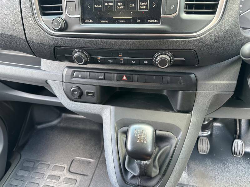 Vauxhall Vivaro Vivaro F2700 Dynamic Ss White #16