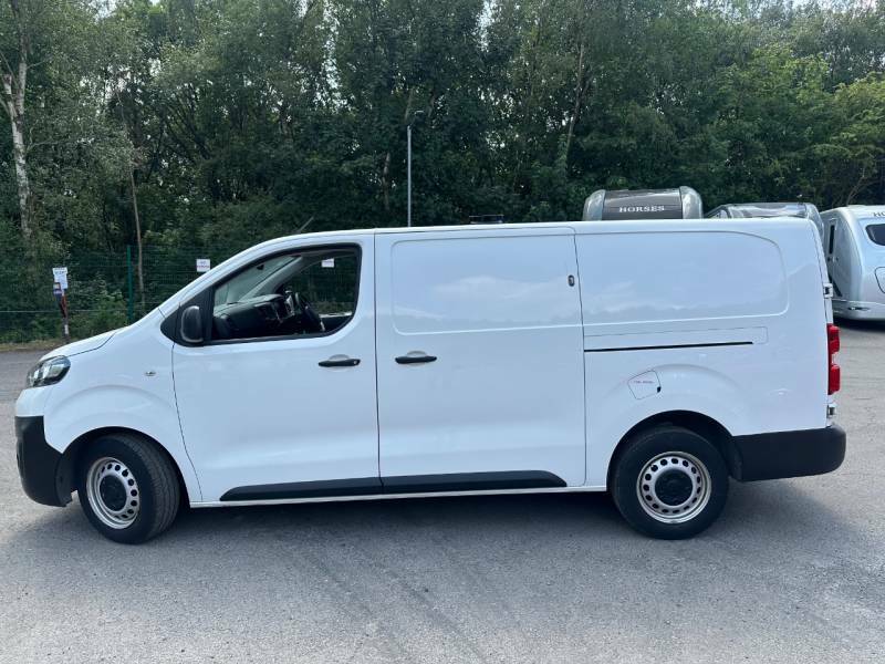Vauxhall Vivaro 2900 1.5D 100Ps Dynamic H1 Van White #4