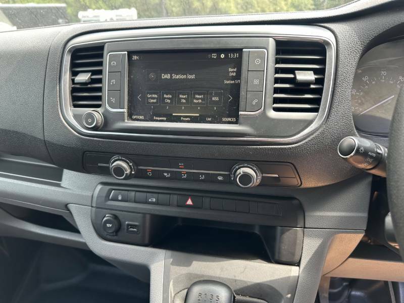 Vauxhall Vivaro 2900 1.5D 100Ps Dynamic H1 Van White #18