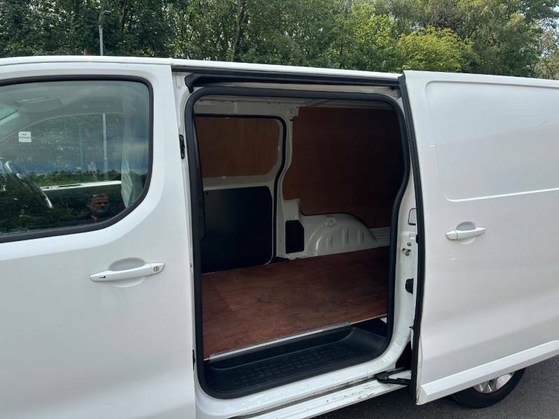 Vauxhall Vivaro 2900 1.5D 100Ps Dynamic H1 Van White #10