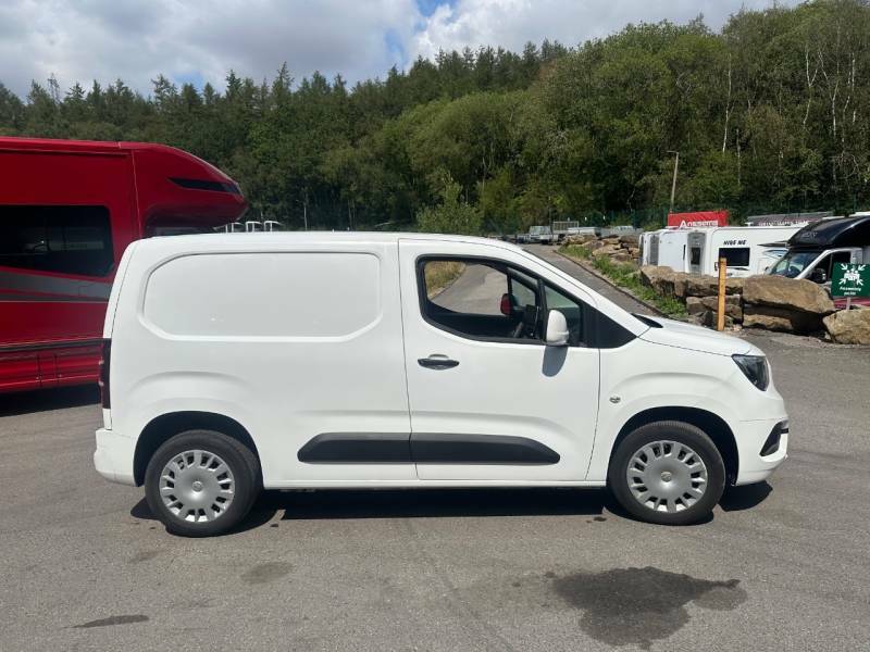 Vauxhall Combo 2300 1.5 Turbo D 100Ps H1 Sportive Van White