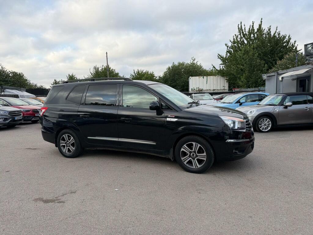 SsangYong Turismo  White #1