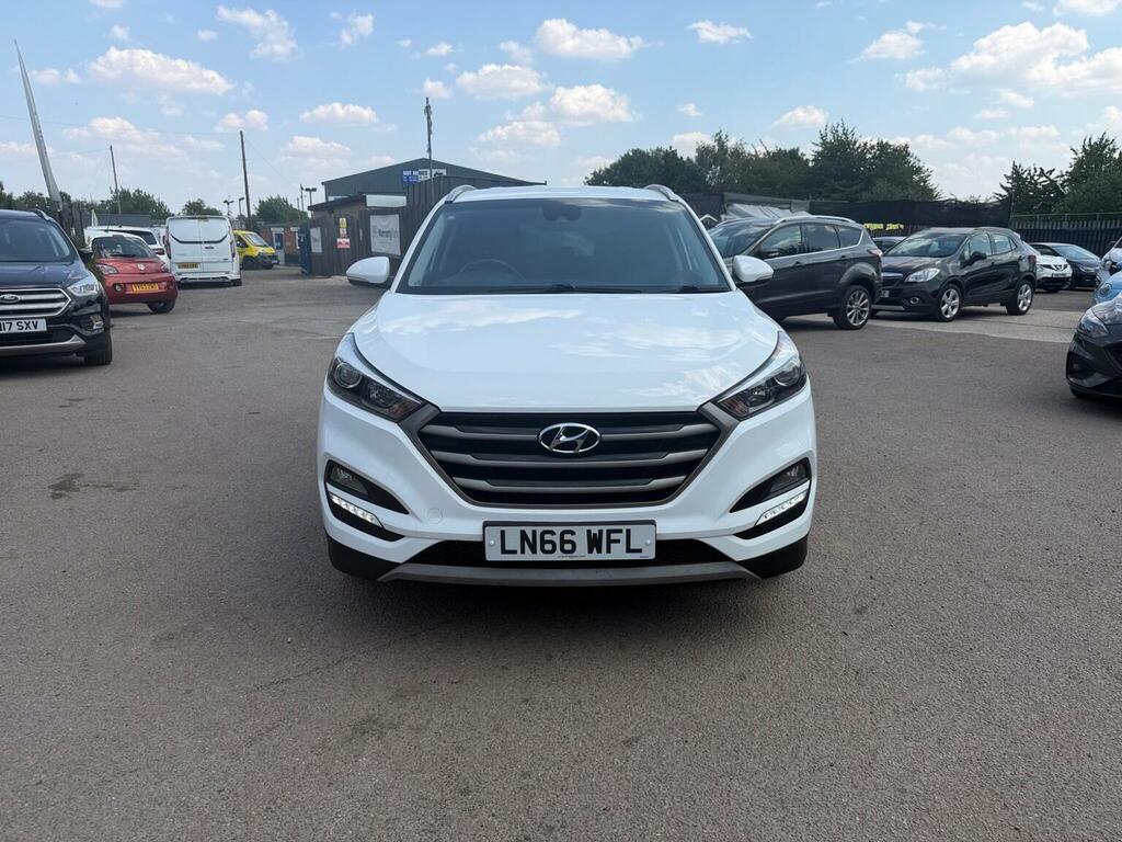 Hyundai Tucson 1.7 Crdi Blue Drive Se Nav Dct Euro 6 Ss White #2