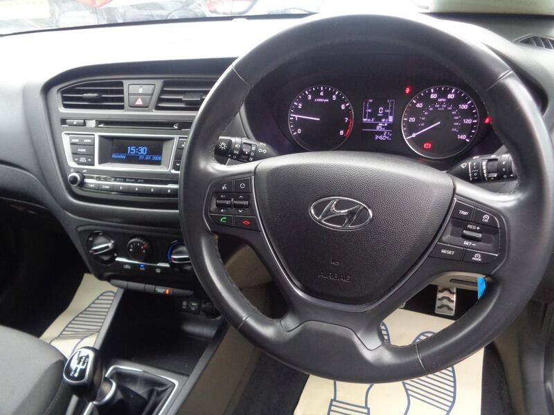 Hyundai I20 T-gdi Active YA66HFJ White #5