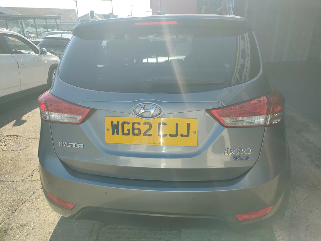 Hyundai Ix20 1.6 Crdi Style Hatchback Euro 5 Grey #4