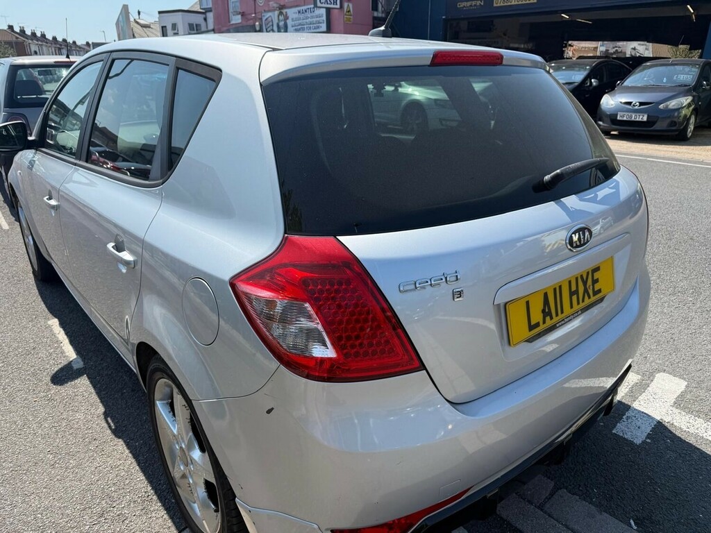 Kia Ceed 1.6 3 Hatchback Euro 5 124 Bhp Silver #4