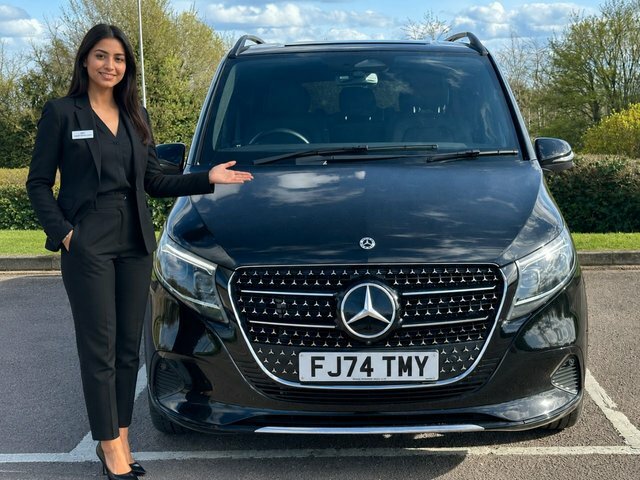 Mercedes-Benz V Class V300d Premium Mpv FJ74TMY Black #3