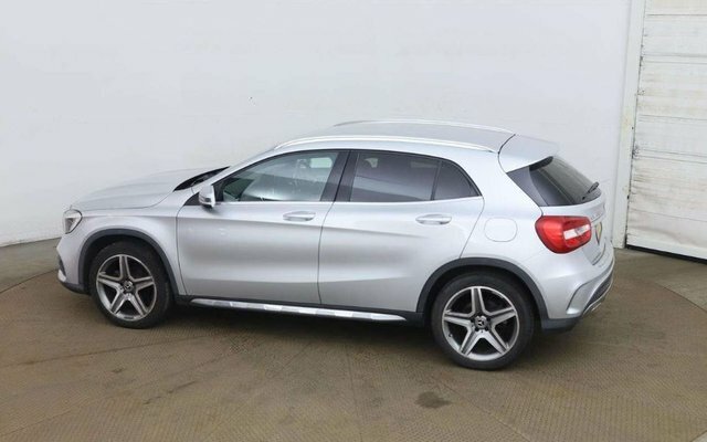 Mercedes-Benz GLA Class Gla200 Amg Line Suv Silver #6