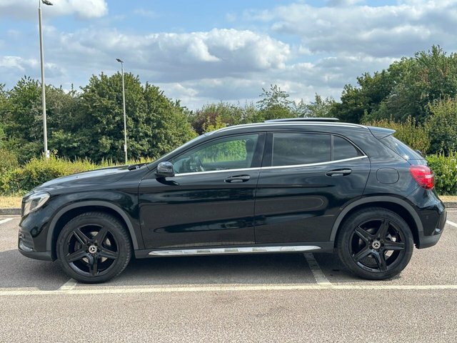 Mercedes-Benz GLA Class Gla220d Amg Line Premium Black #2