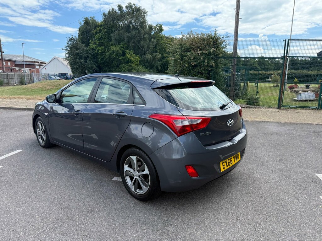 Hyundai I30 1.6 Crdi Blue Drive Se Euro 6 Ss White #8