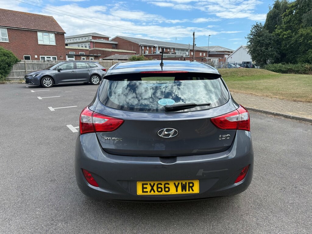 Hyundai I30 1.6 Crdi Blue Drive Se Euro 6 Ss White #10