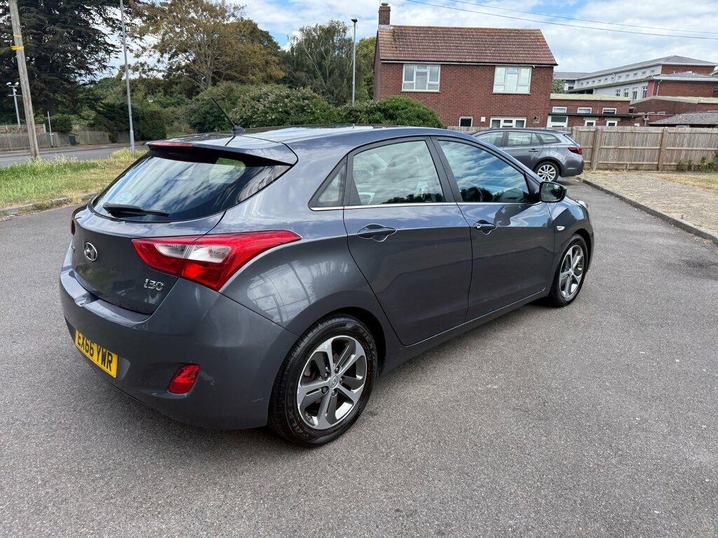 Hyundai I30 1.6 Crdi Blue Drive Se Euro 6 Ss White #12