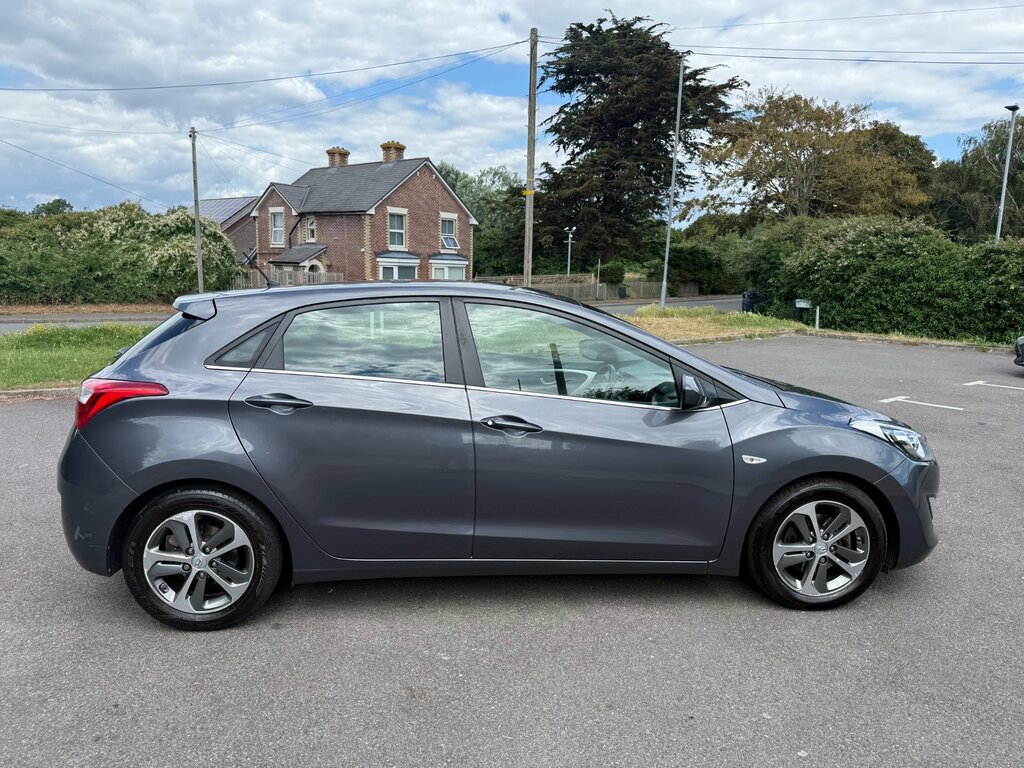 Hyundai I30 1.6 Crdi Blue Drive Se Euro 6 Ss White #14