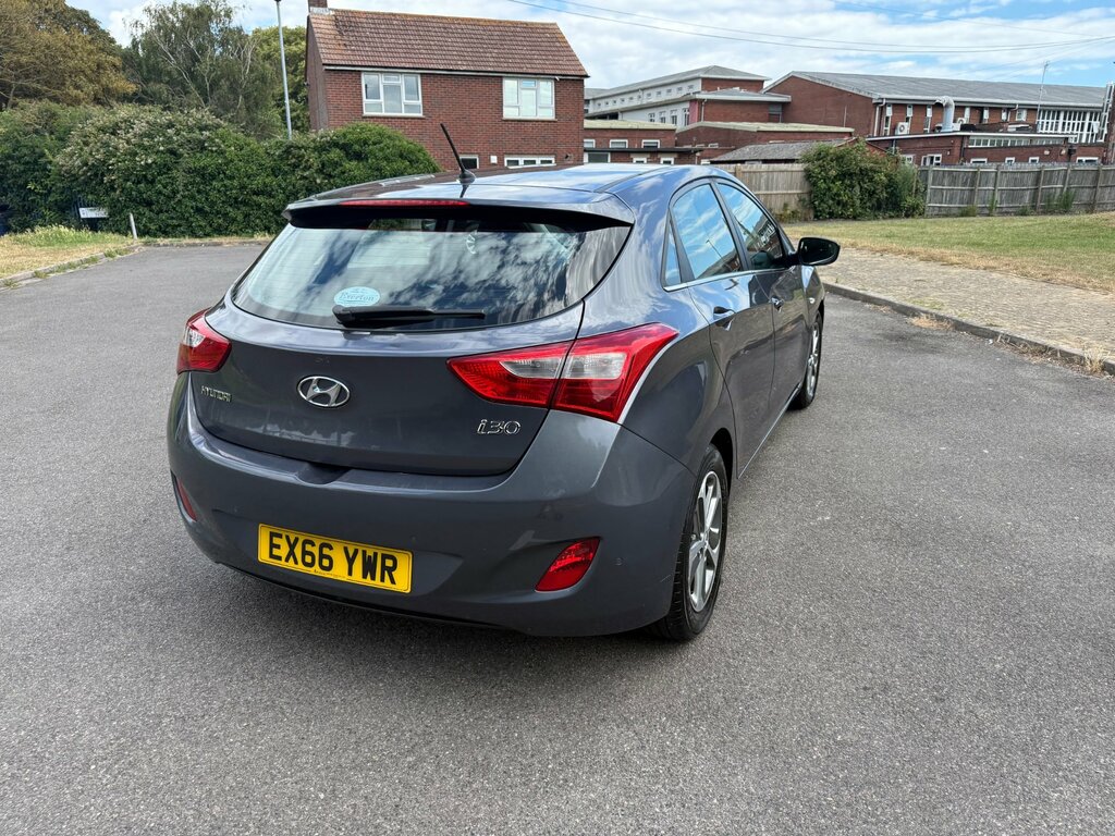Hyundai I30 1.6 Crdi Blue Drive Se Euro 6 Ss White #11