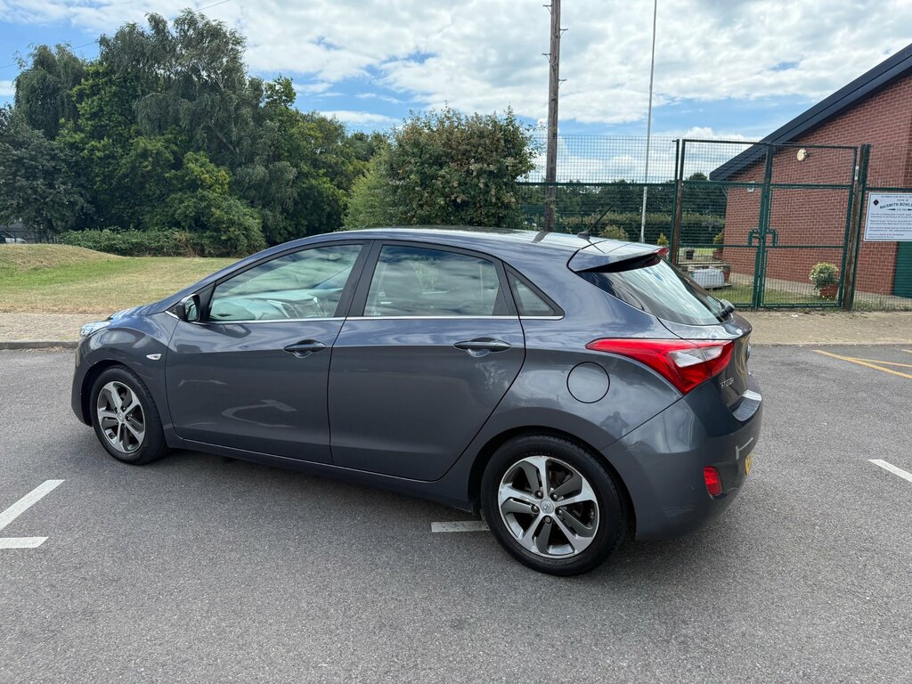 Hyundai I30 1.6 Crdi Blue Drive Se Euro 6 Ss White #7