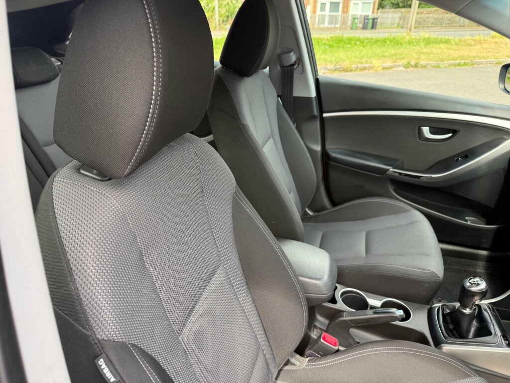 Hyundai I30 1.6 Crdi Blue Drive Se Euro 6 Ss White #28