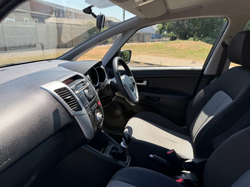 Kia Venga Hatchback Black #30
