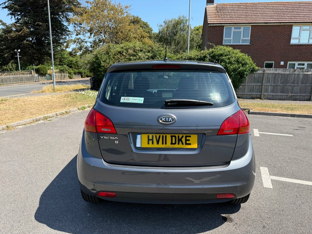 Kia Venga Hatchback Black #10