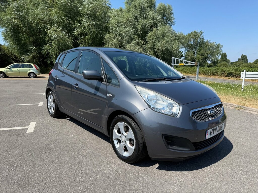 Kia Venga Hatchback Black #18
