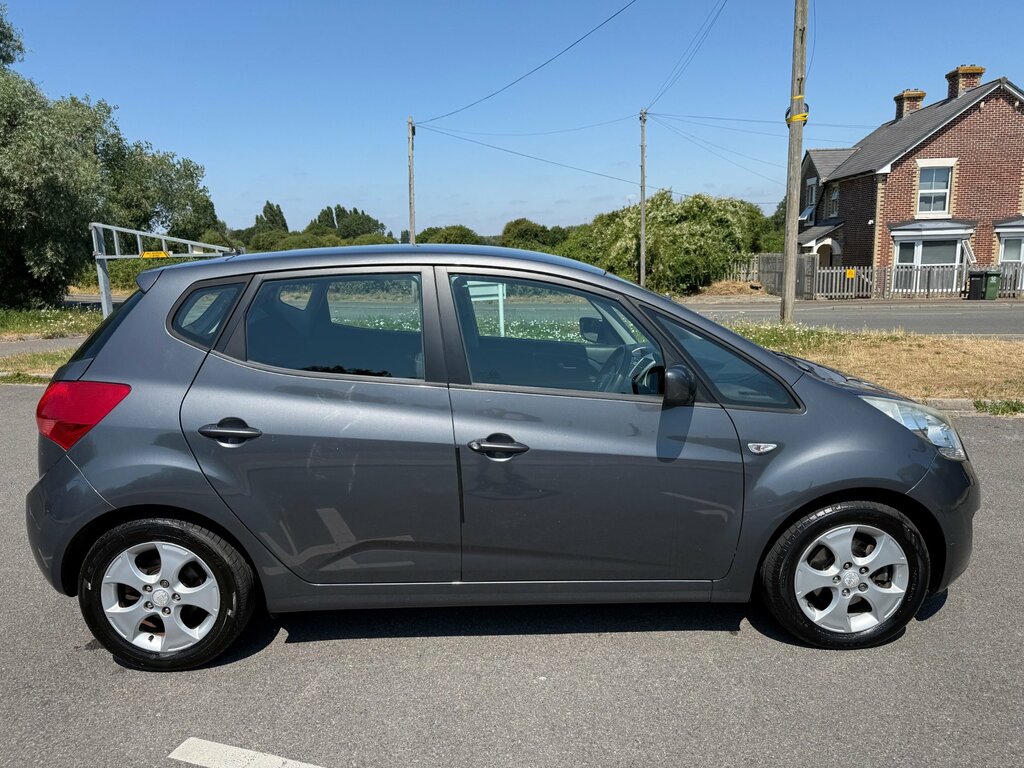 Kia Venga Hatchback Black #13