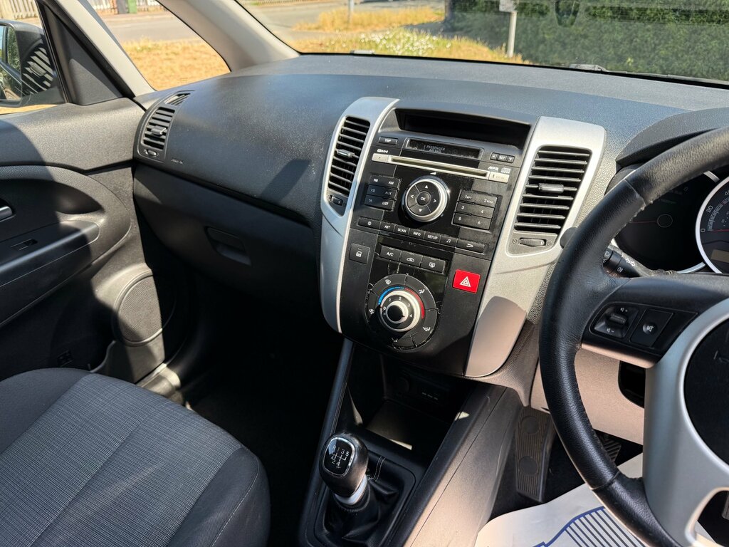 Kia Venga Hatchback Black #34