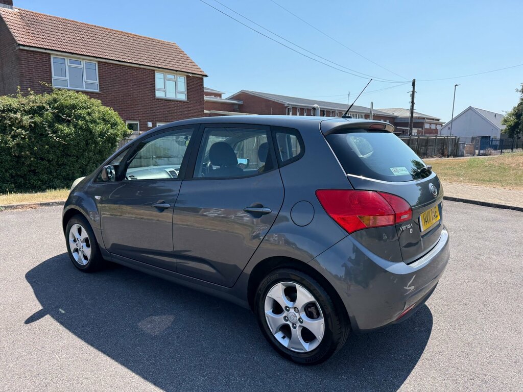 Kia Venga Hatchback Black #12