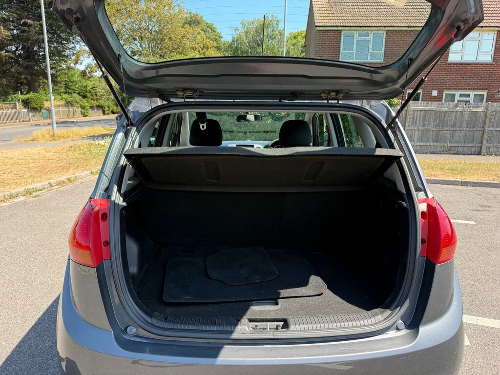 Kia Venga Hatchback Black #22