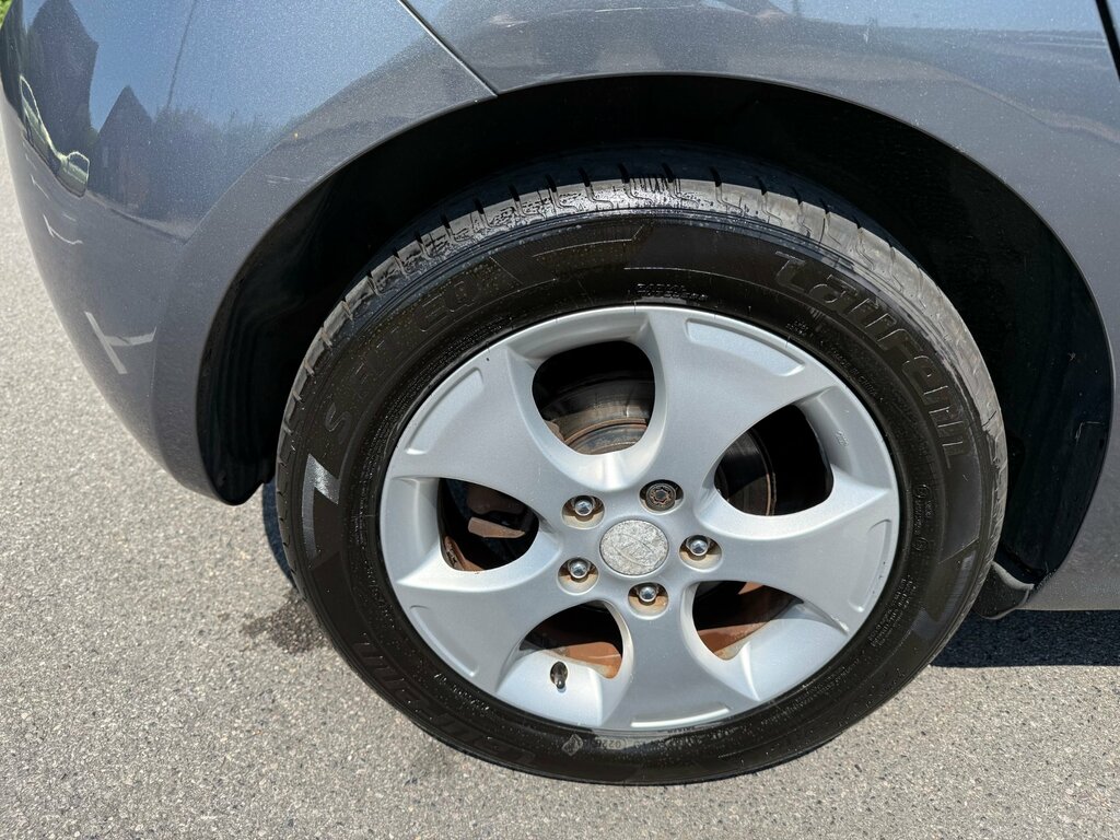 Kia Venga Hatchback Black #24