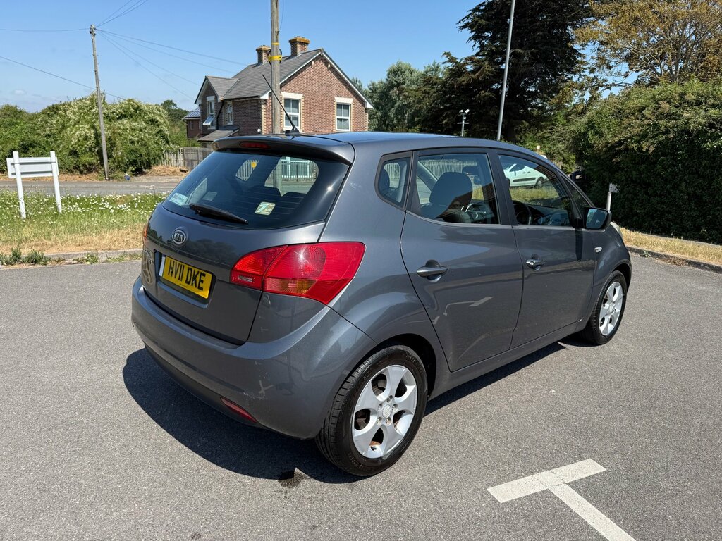 Kia Venga Hatchback Black #15
