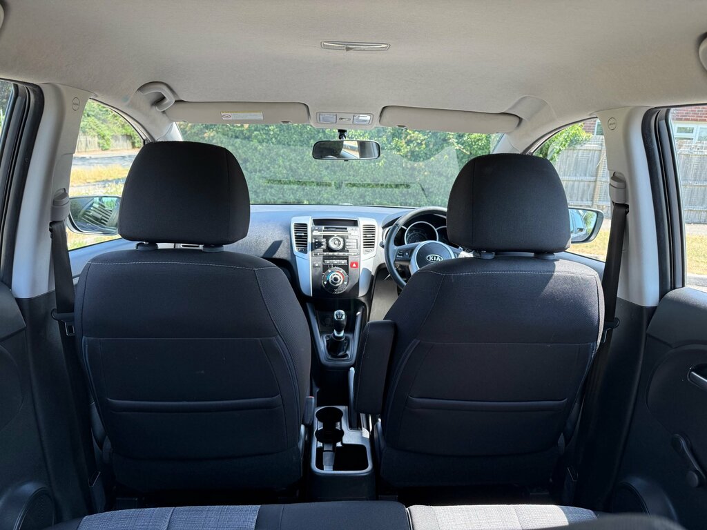 Kia Venga Hatchback Black #27