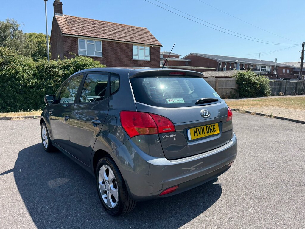 Kia Venga Hatchback Black #11