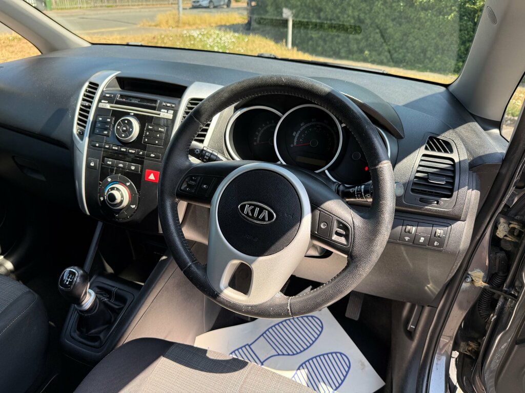 Kia Venga Hatchback Black #33