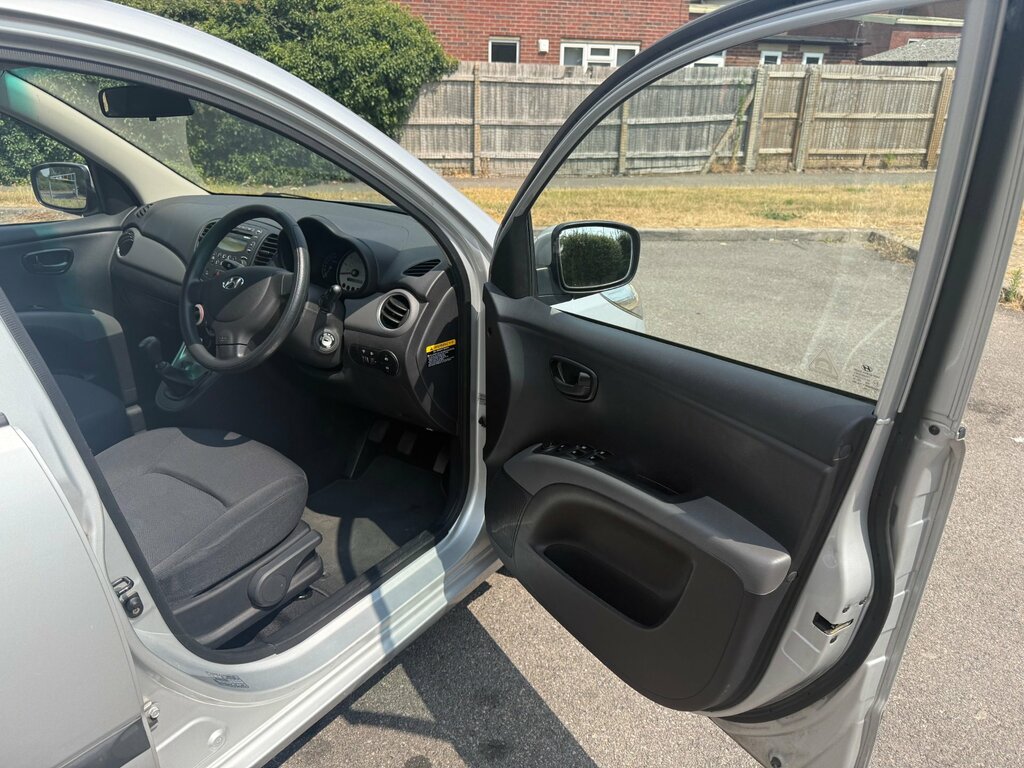 Hyundai I10 Classic Silver #35