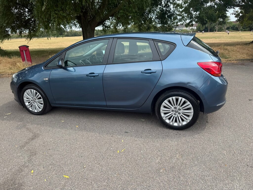 Vauxhall Astra Hatchback 1.7 Cdti Ecoflex Tech Line Euro 5 Ss Green #16