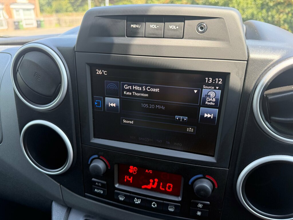 Peugeot 208 1.2 Puretech 82 Active White #45