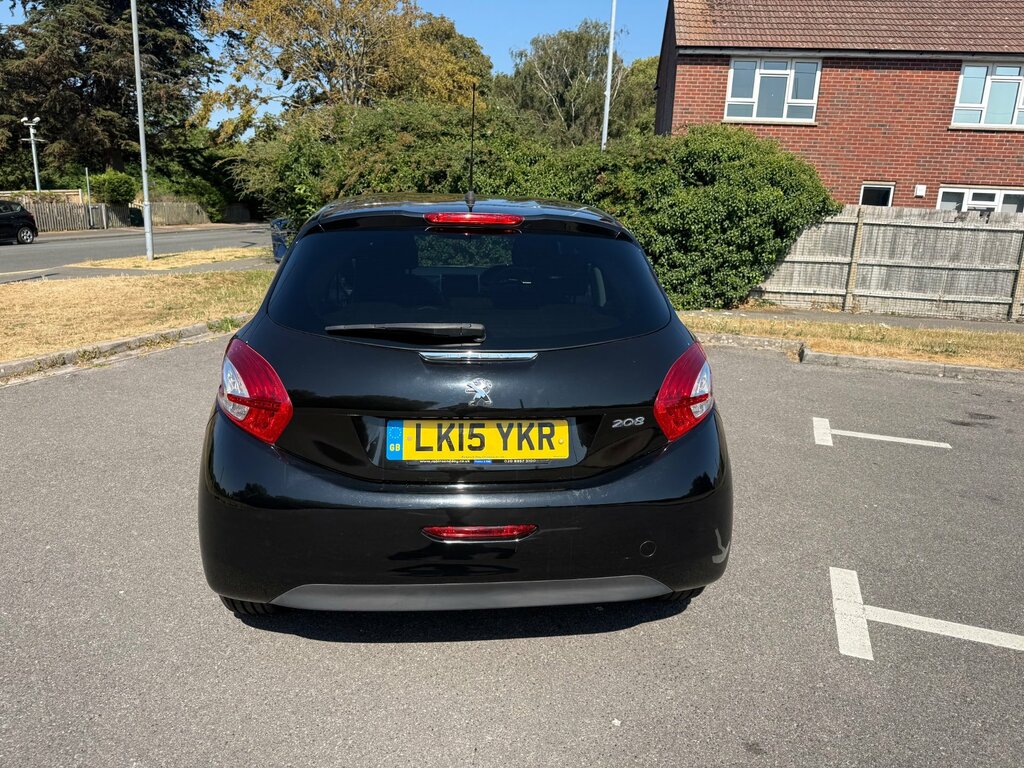 Peugeot 208 Style Red #13