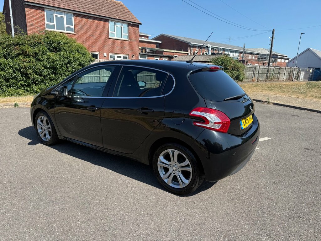 Peugeot 208 Style Red #10