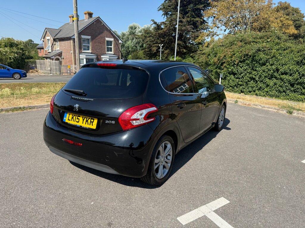 Peugeot 208 Style Red #15