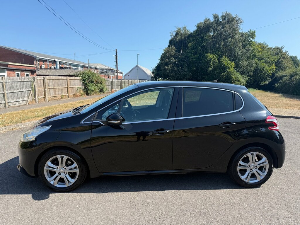 Peugeot 208 1.2 Vti Puretech Allure Hatchback Manua Black #6
