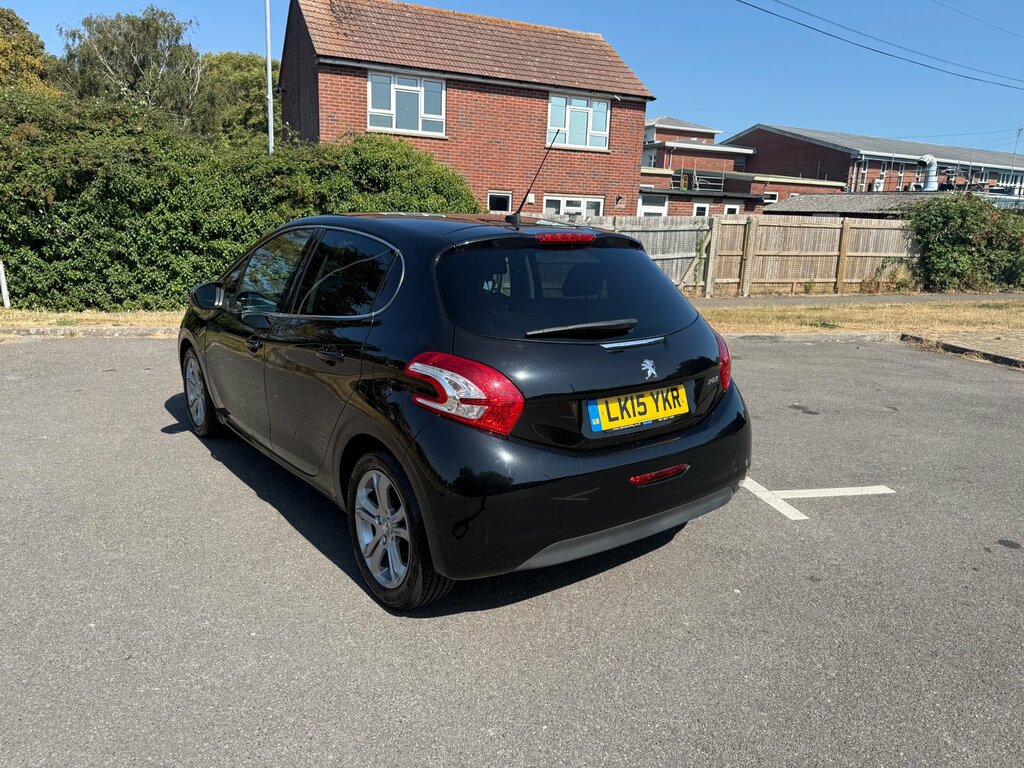 Peugeot 208 Style Red #11