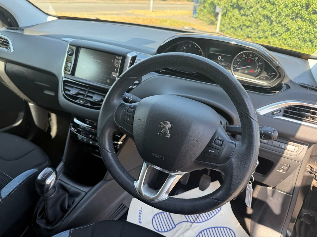 Peugeot 208 Style Red #42