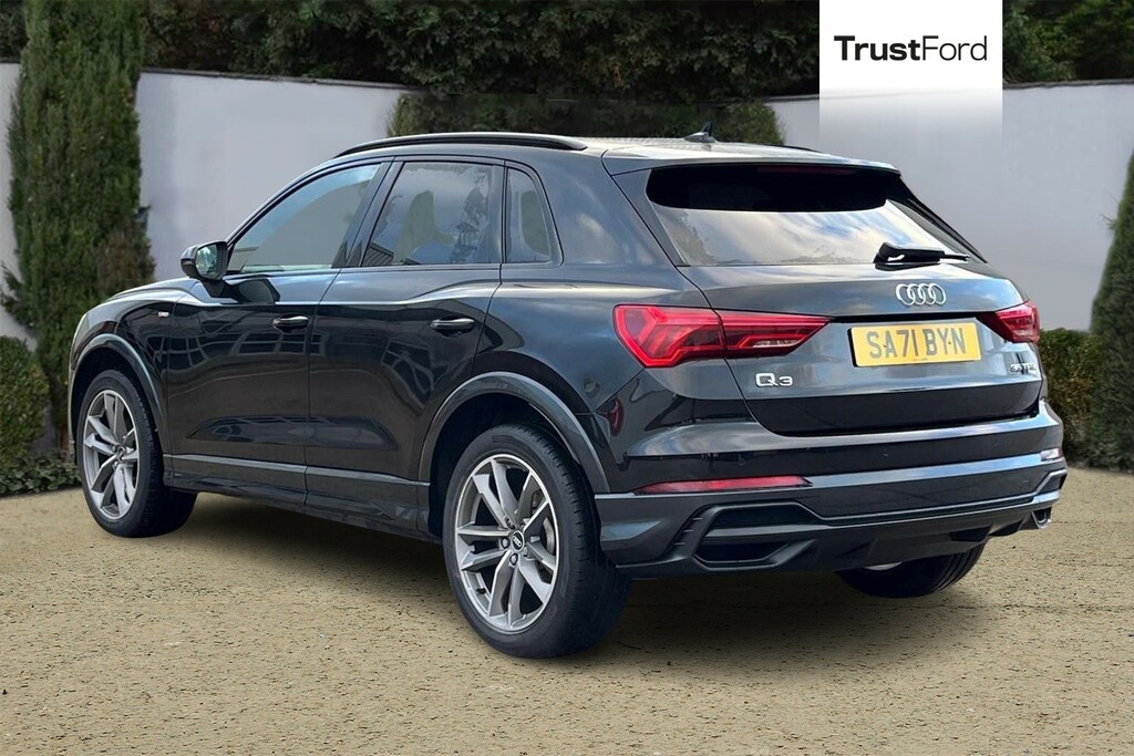 Audi Q3 1.5 Tfsi Cod 35 Black Edition Suv S Tro SA71BYN Black #2