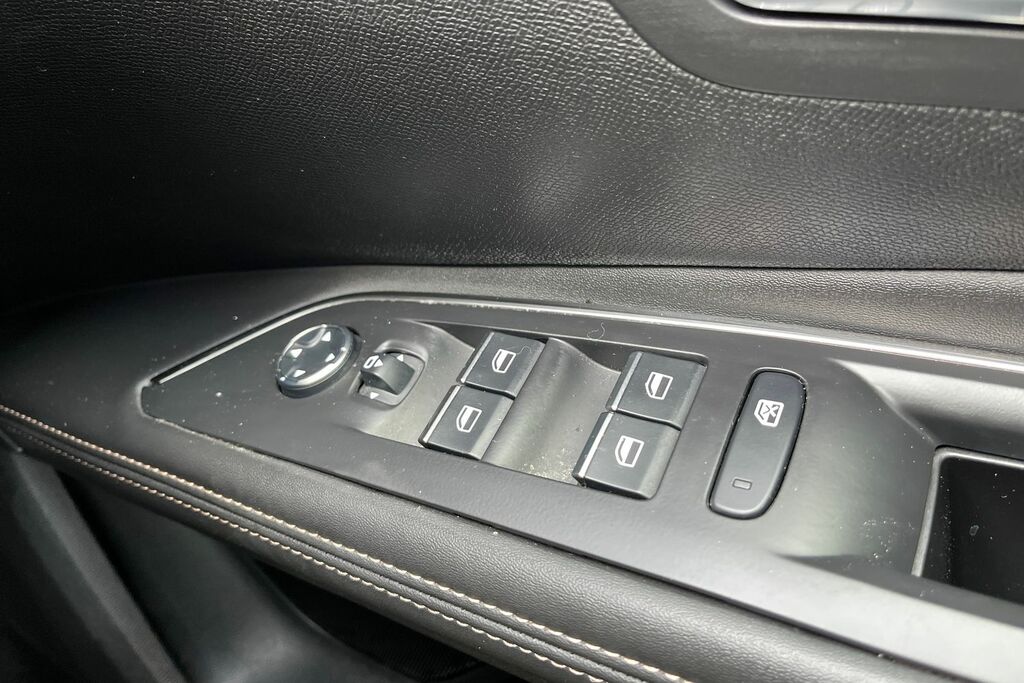 Peugeot 5008 Gt Premium White #16