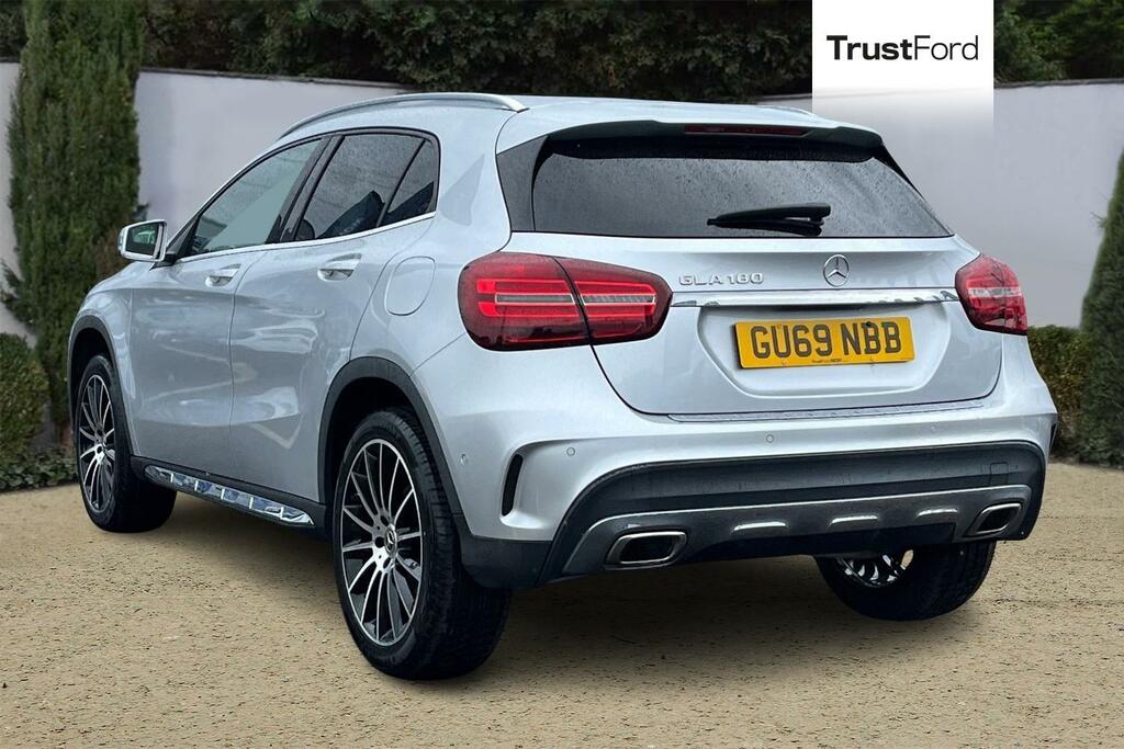 Mercedes-Benz GLA Class 1.6 Gla180 Amg Line Edition Suv 7G-dct Silver #2