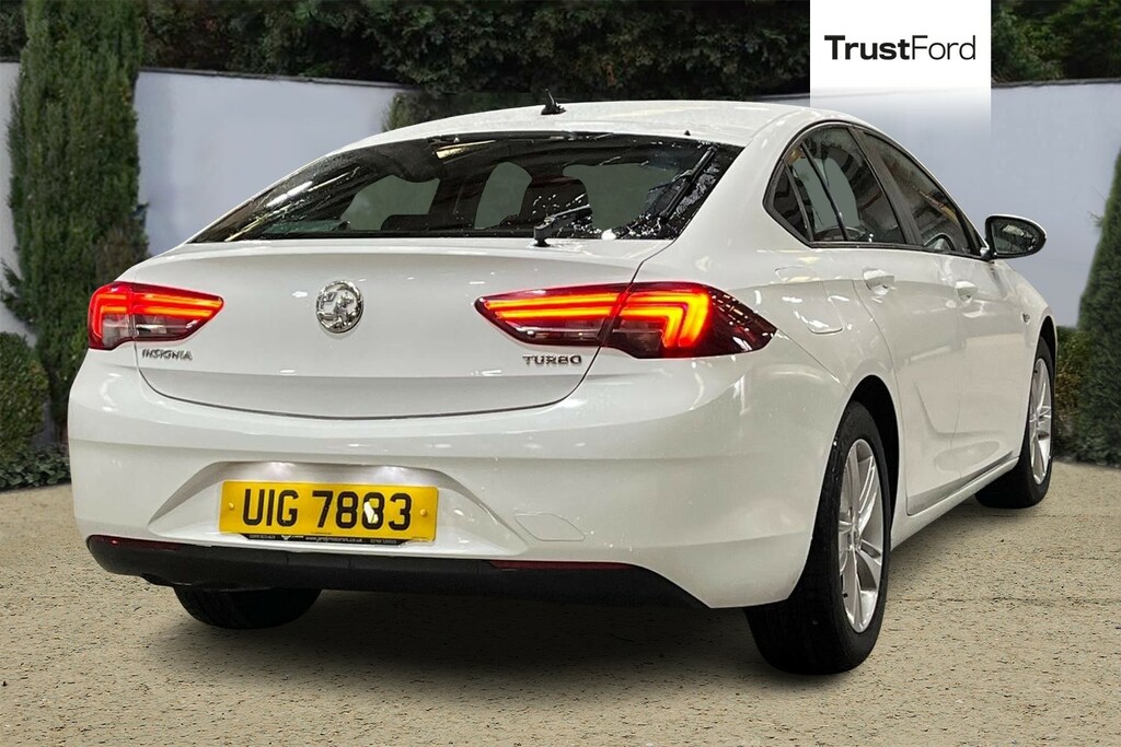 Vauxhall Insignia 1.5T 165 Design 5Dr- Apple Car Play White #4