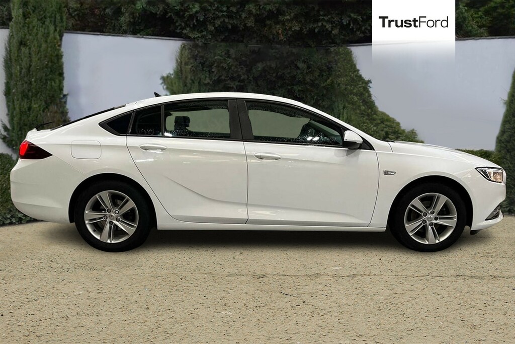 Vauxhall Insignia 1.5T 165 Design 5Dr- Apple Car Play White #3