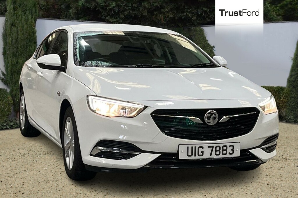 Vauxhall Insignia 1.5T 165 Design 5Dr- Apple Car Play White
