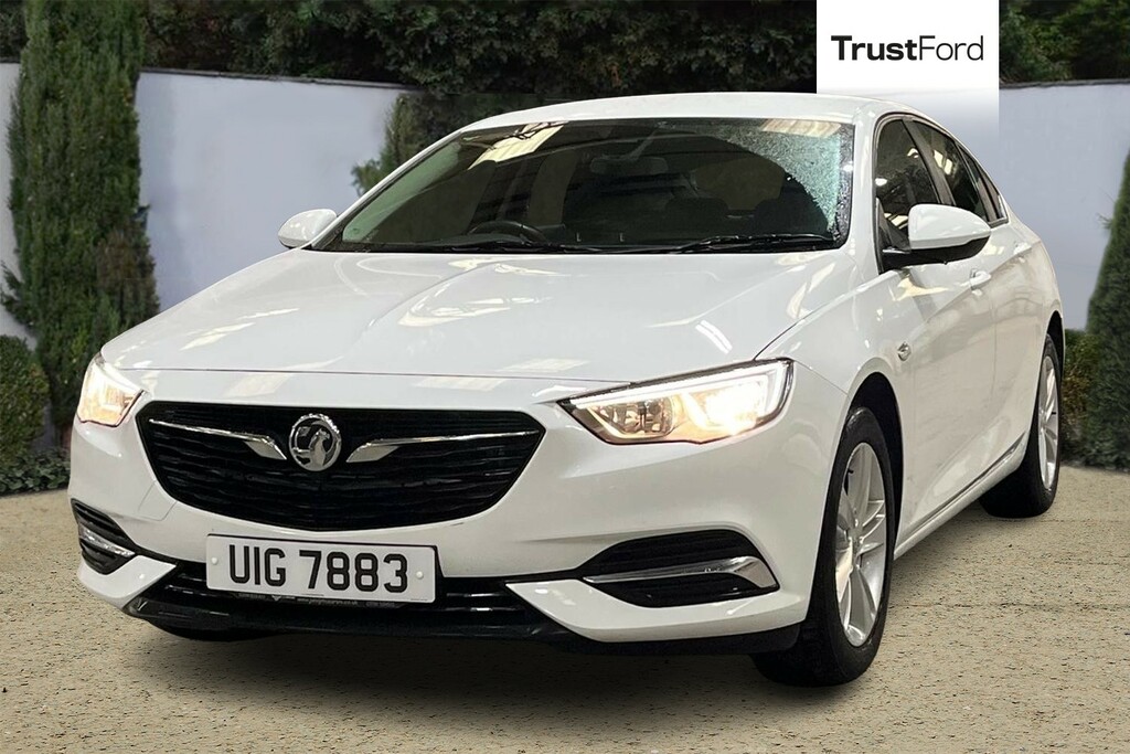Vauxhall Insignia 1.5T 165 Design 5Dr- Apple Car Play White #5