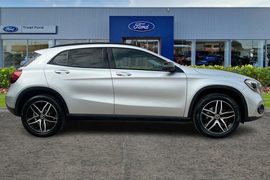 Mercedes-Benz GLA Class Gla 180 Urban Edition Silver #3